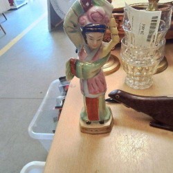 FIGURINE JAPONAISE VERTE ROSE