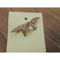 BROCHE FEUILLE PERLES