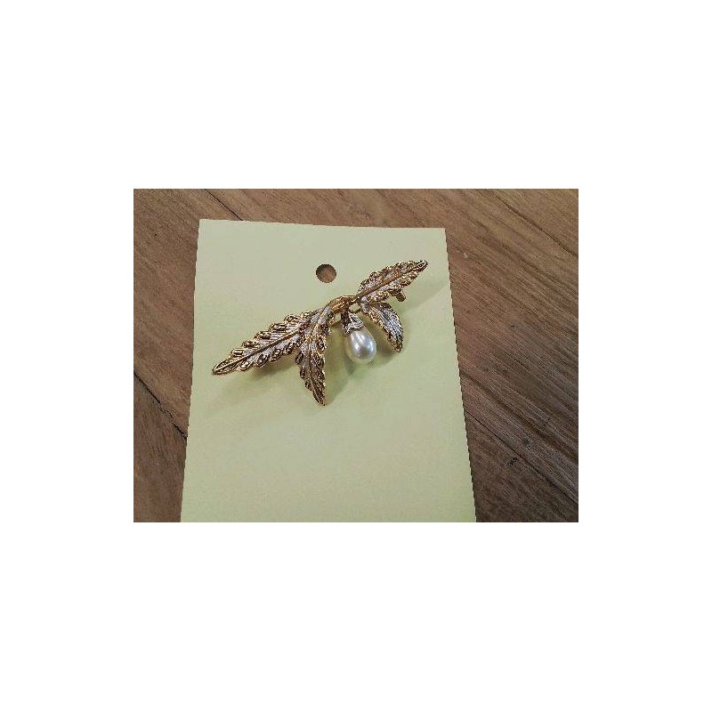 BROCHE FEUILLE PERLES