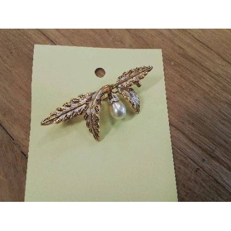 BROCHE FEUILLE PERLES