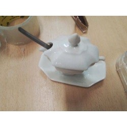 ANCIEN MOUTARDIER BLC AVEC COUVERCLE ET CUILLERE