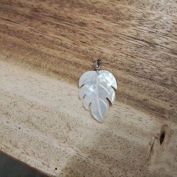 PENDENTIF NACRE FEUILLE 
