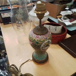 LAMPE ANCIENNE CLOISONNÉE ASIE PIED LAITON TESTÉE OK