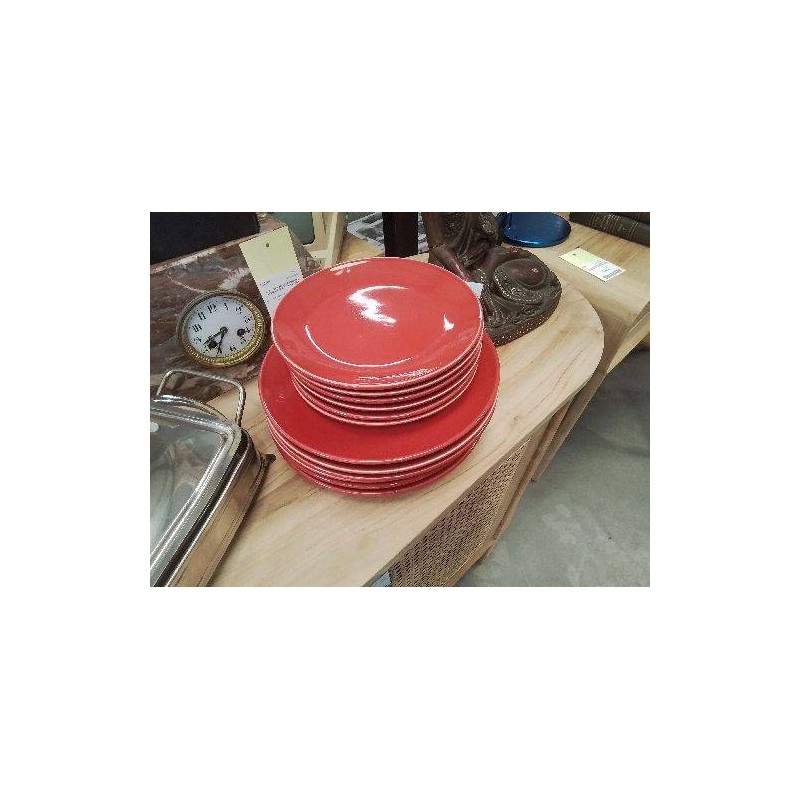 LOT 6  +6  ASSIETTES ROUGE