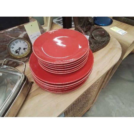 LOT 6  +6  ASSIETTES ROUGE