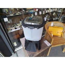 DISTRIBUTEUR NOURRITURE POISSONS 