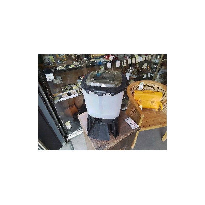 DISTRIBUTEUR NOURRITURE POISSONS 