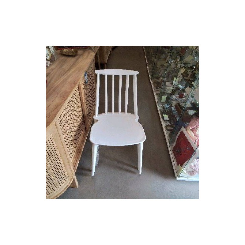 LOT 4 CHAISES PVC BLANC BELIANI VALEUR NEUVE 400E