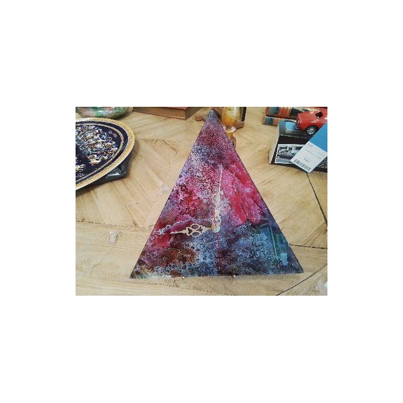 HORLOGE TRIANGLE VERRE ROSE GRIS