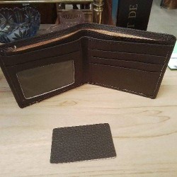 PORTE MONNAIE CUIR HUGO BOSS JAMAIS UTILISÉ 