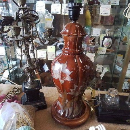 LAMPE VINTAGE CERAMIQUE VERNISSEE MARRON DRIMMER FLEUR SOCLE BOIS