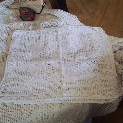 LOT DE 3 NAPPERONS AU CROCHET BLCS FAITS MAIN 40X30 ENVIRON 