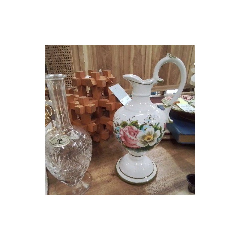 AIGUIERE FAIENCE BLANCHE FLEURS MM