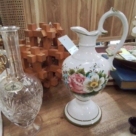 AIGUIERE FAIENCE BLANCHE FLEURS MM