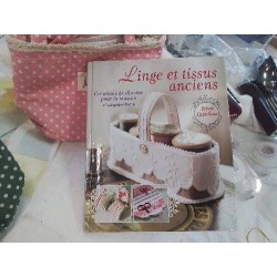 LIVRE LINGE ET TISSUS ANCIENS