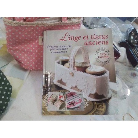 LIVRE LINGE ET TISSUS ANCIENS