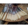 ENS COUTEAUX GM+PM + CUILLEREBDE SERVICE + COUTEAU FROMAGE +PELLE A GATEAU