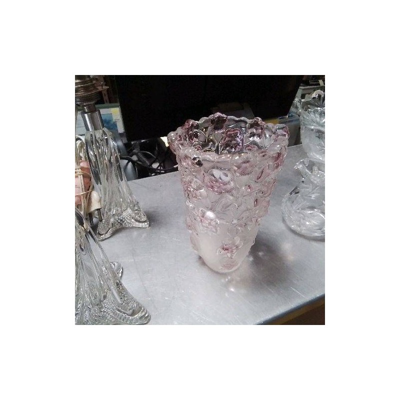 VASE VERRE SCULPTÉ FLEURI ROSE