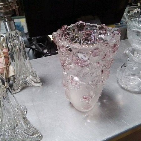 VASE VERRE SCULPTÉ FLEURI ROSE
