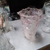 VASE VERRE SCULPTÉ FLEURI ROSE