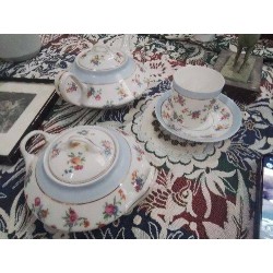 LOT 3 PIECES SERVICE A THE LIMOGE FLEURIE