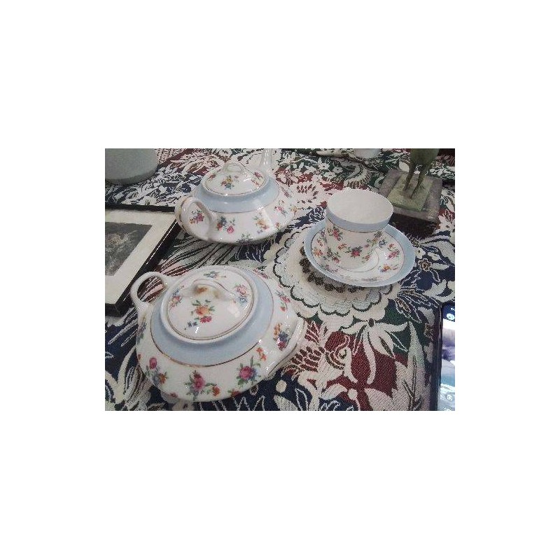 LOT 3 PIECES SERVICE A THE LIMOGE FLEURIE