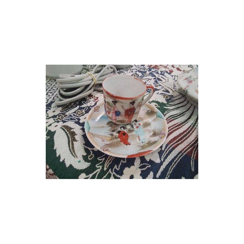 TASSE ET SOUCOUPE JAPONAISE PORCELAINE FINE EN L’ETAT 
