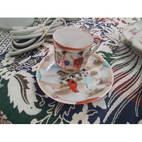 TASSE ET SOUCOUPE JAPONAISE PORCELAINE FINE EN L’ETAT 
