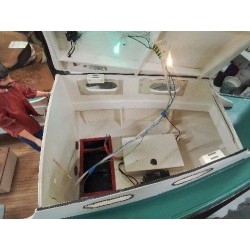 PINASSE MOTORISÉE SANS RADIO AVEC POMPE 1/8