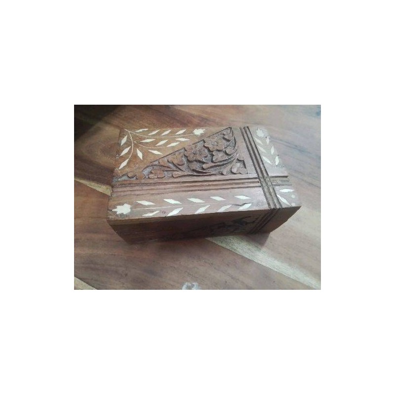 BOITE BOIS SCULPTEE FLEURS