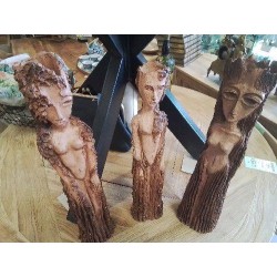 STATUE TERRE CUITE FEMME ARBRE