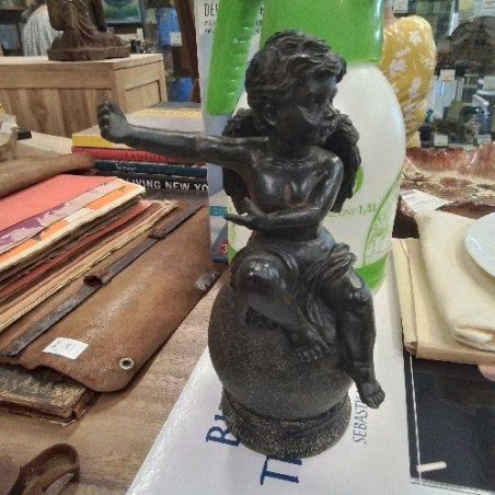 ANGELOT  RESINE SUR BOULE
