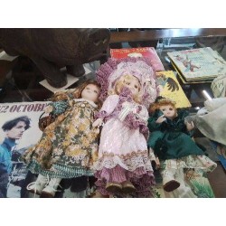 POUPEE PORCELAINE PM ROBE VERTE 