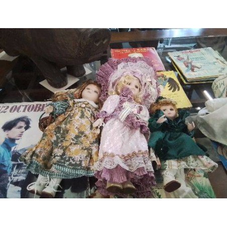 POUPEE PORCELAINE PM ROBE VERTE 