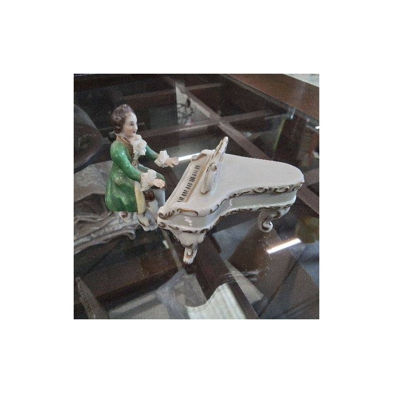 SUJET PORCELAINE 2P PIANISTE + PIANO