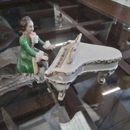 SUJET PORCELAINE 2P PIANISTE + PIANO