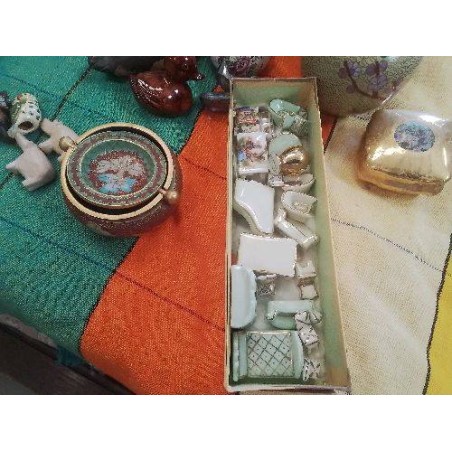 LOT MINIATURES MOBILIER MAISON POUPÉE 