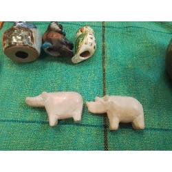 LOT 2 RHINOCEROS MINIATURES EN PIERRE ROSE