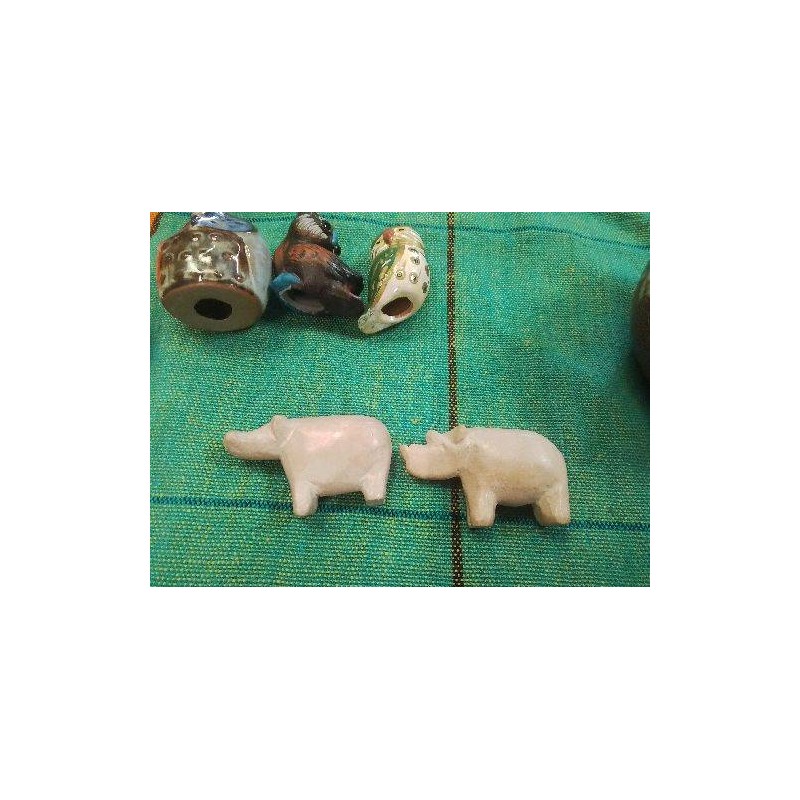 LOT 2 RHINOCEROS MINIATURES EN PIERRE ROSE