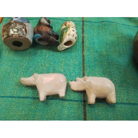 LOT 2 RHINOCEROS MINIATURES EN PIERRE ROSE