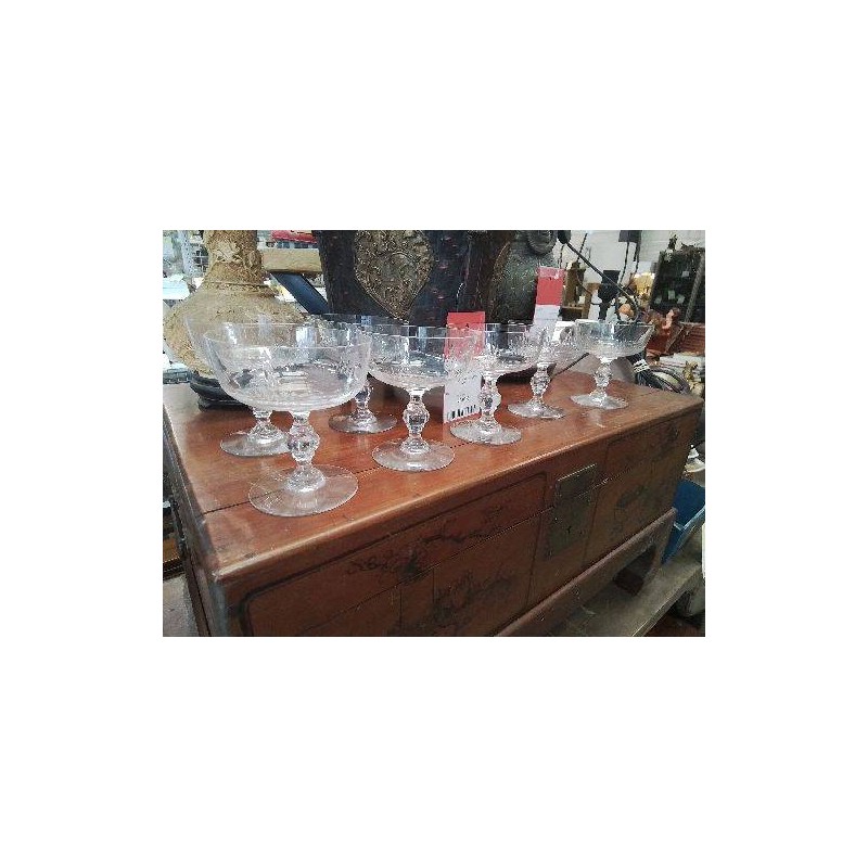 LOT 7 COUPES CHAMPAGNE CRISTAL TAILLÉ 