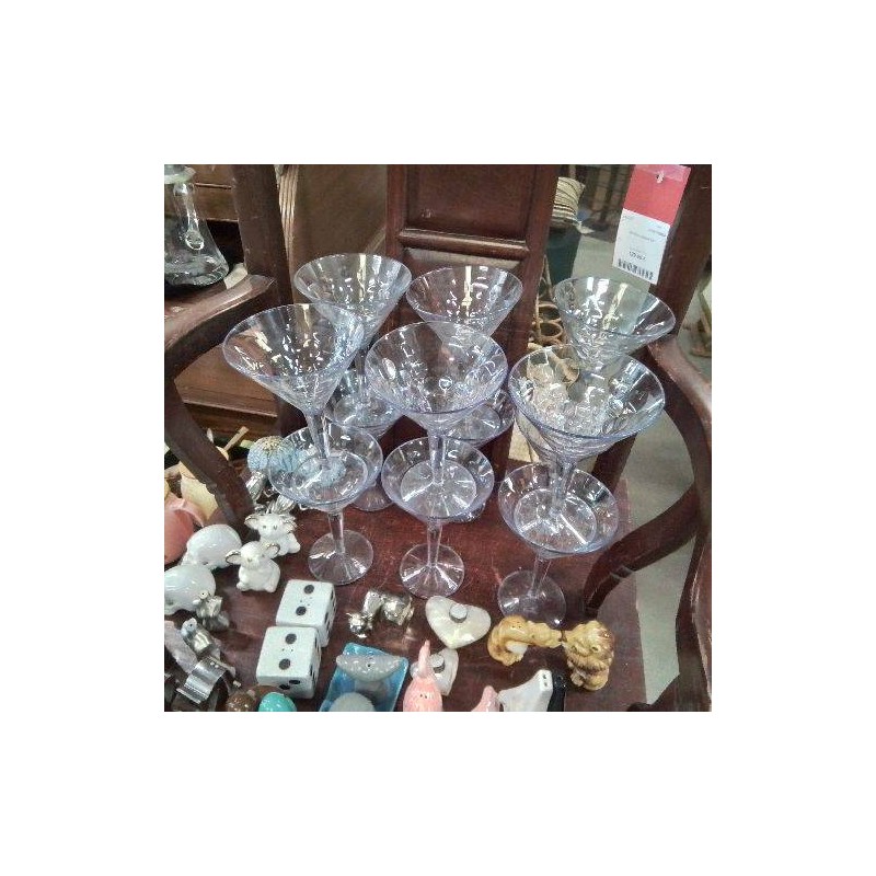 LOT 6 VERRES CONIQUES PVC