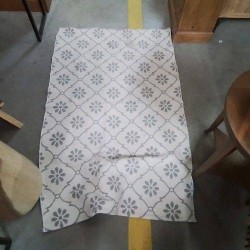TAPIS REVERSIBLE BLANC GRIS FLEURS