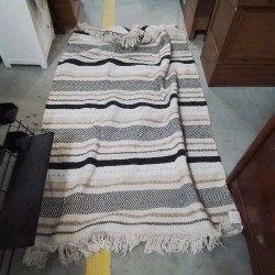 TAPIS NOIR ET BLANC RAYURES MAISONS DU MONDE 