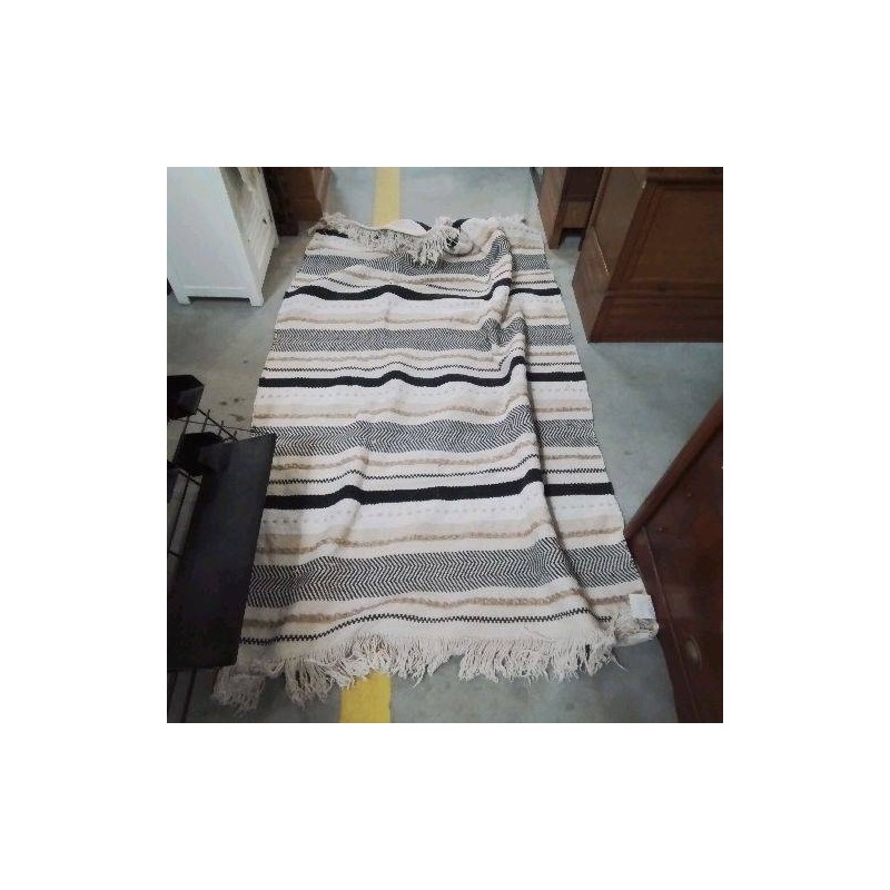 TAPIS NOIR ET BLANC RAYURES MAISONS DU MONDE 