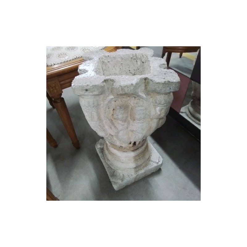 POT PIERRE SUR SOCLE MM