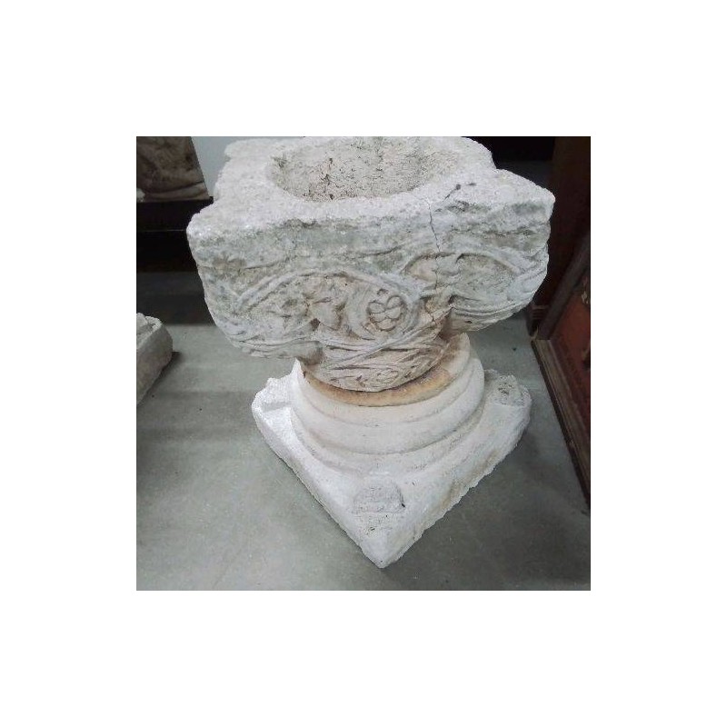 POT PIERRE SUR SOCLE PM