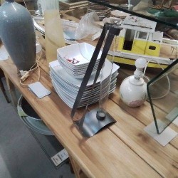 VASE TUBE SUR SOCLE