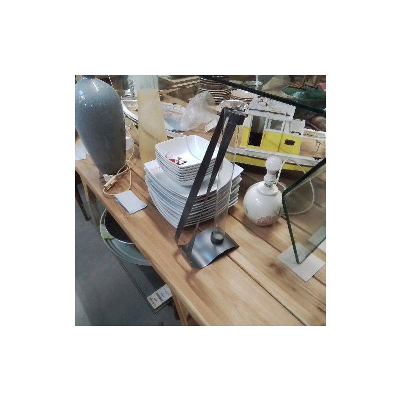 VASE TUBE SUR SOCLE