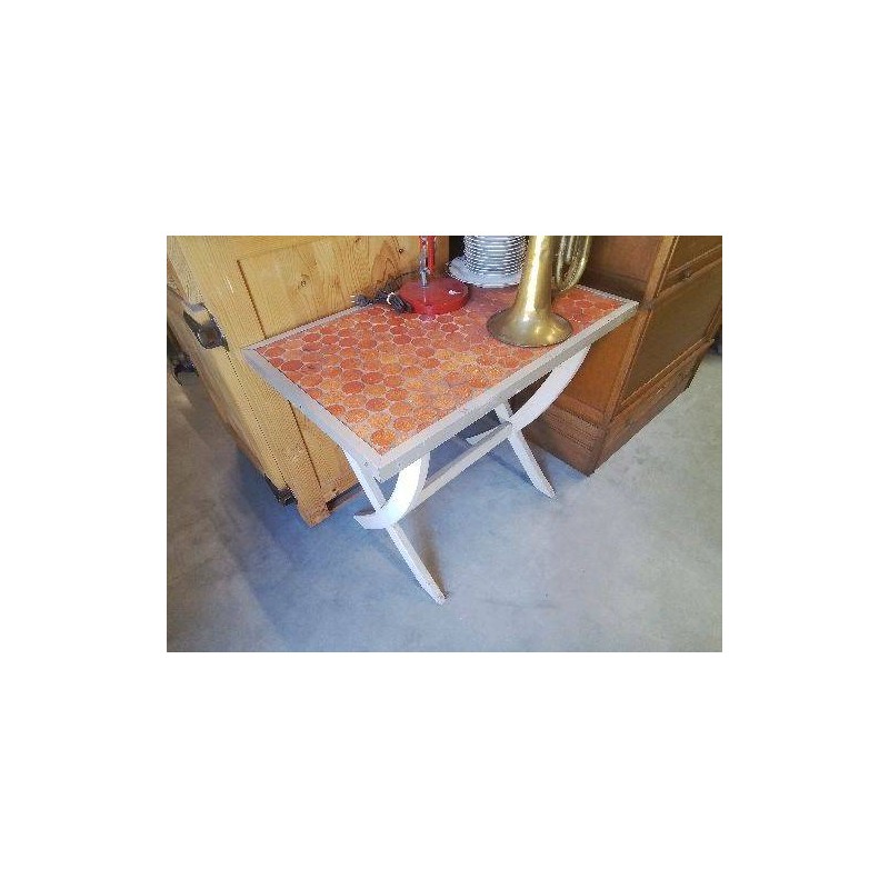 TABLE PM DESSUS CARREAUX ROND ORANGE